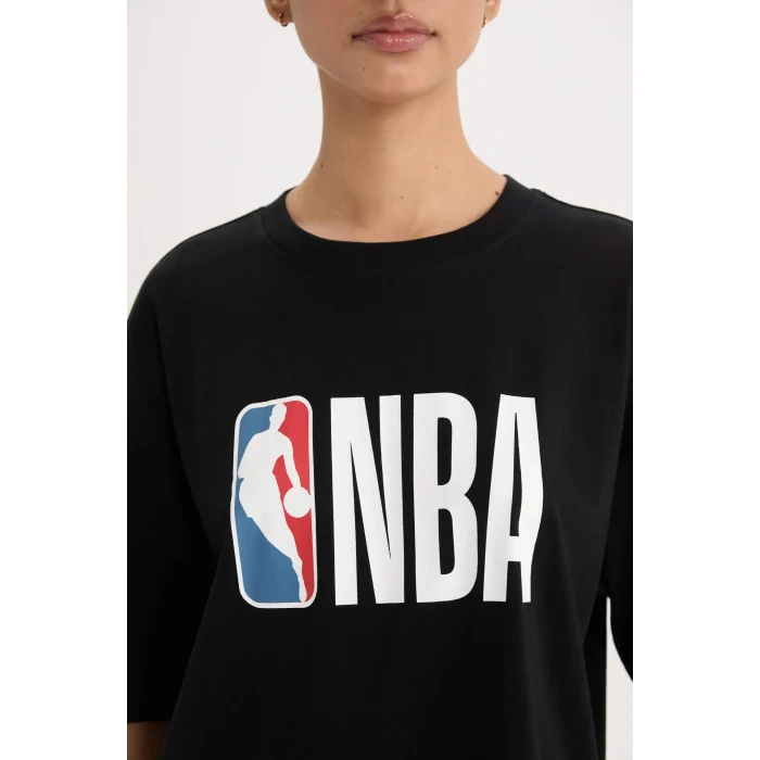 Defacto Z9313 Siyah DeFactoFit NBA Wordmark Boxy Fit Bisiklet Yaka Kısa Kollu Tişört
