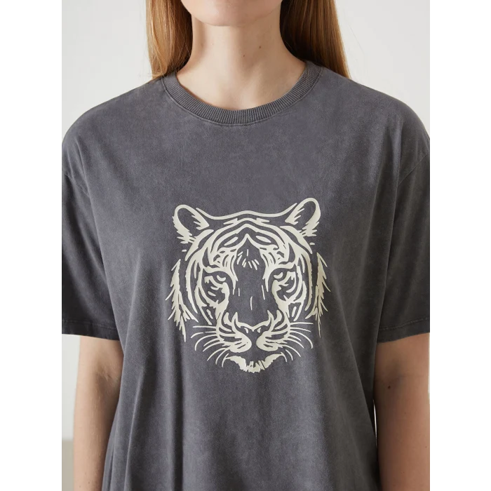 LCW Vision Antrasit Bisiklet Yaka Leopar Baskılı Kadın Tişört