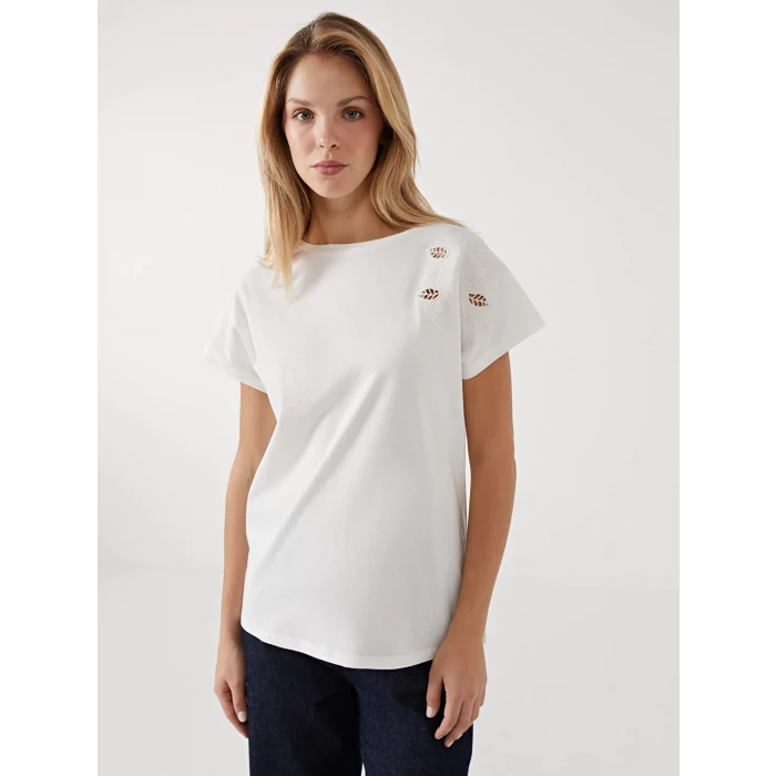 LCWAIKIKI Classic Ekru Bisiklet Yaka Nakışlı Kadın Tişört
