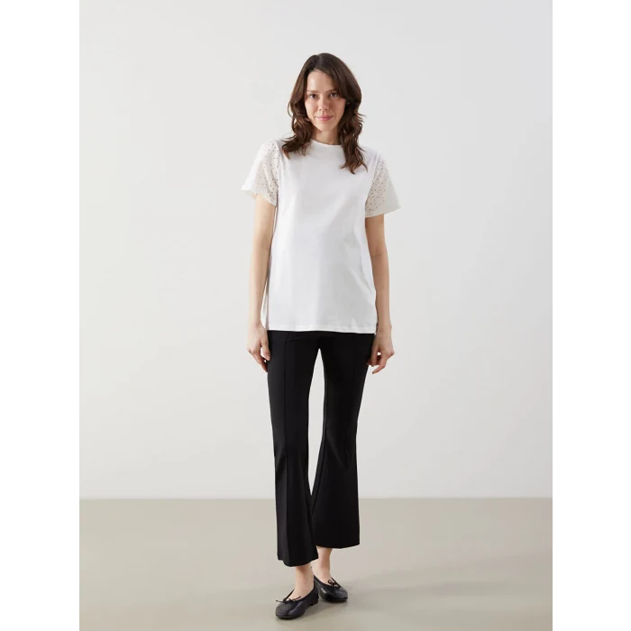 LCW Comfort Beyaz Bisiklet Yaka Nakışlı Kadın Tişört