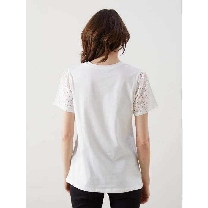 LCW Comfort Beyaz Bisiklet Yaka Nakışlı Kadın Tişört
