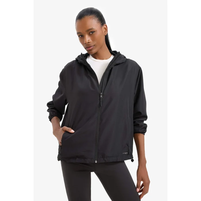 Defacto D6086 Siyah DeFactoFit Su İtici Kapüşonlu Fermuarlı Esnek Dokulu Mevsimlik Baharlık Mont