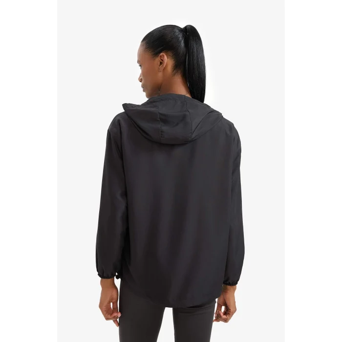 Defacto D6086 Siyah DeFactoFit Su İtici Kapüşonlu Fermuarlı Esnek Dokulu Mevsimlik Baharlık Mont