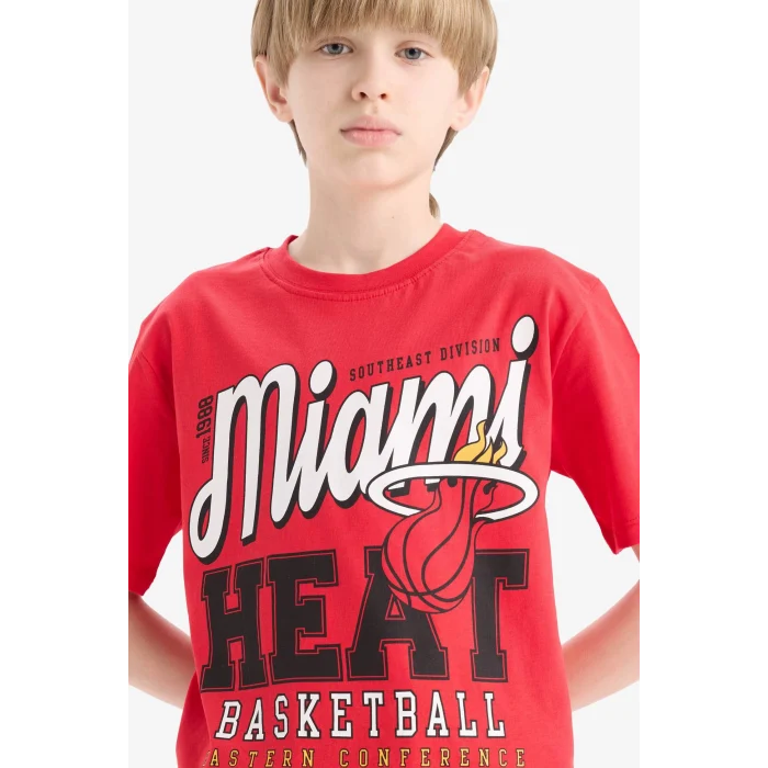 Defacto E4837 Kırmızı Erkek Çocuk NBA Miami Heat Bisiklet Yaka Kısa Kollu Tişört