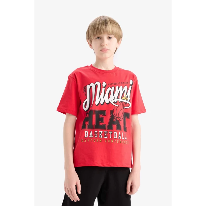 Defacto E4837 Kırmızı Erkek Çocuk NBA Miami Heat Bisiklet Yaka Kısa Kollu Tişört