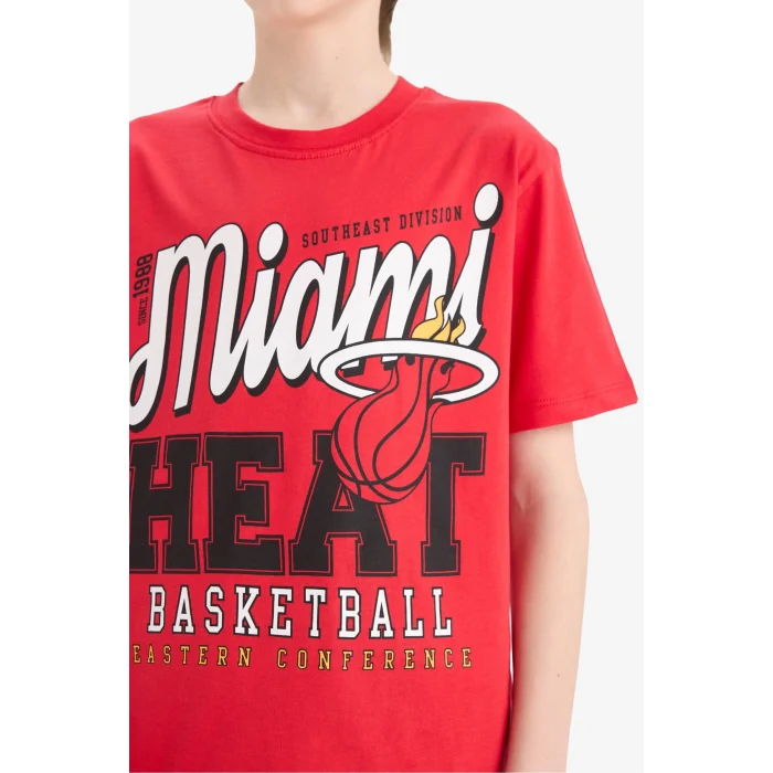 Defacto E4837 Kırmızı Erkek Çocuk NBA Miami Heat Bisiklet Yaka Kısa Kollu Tişört