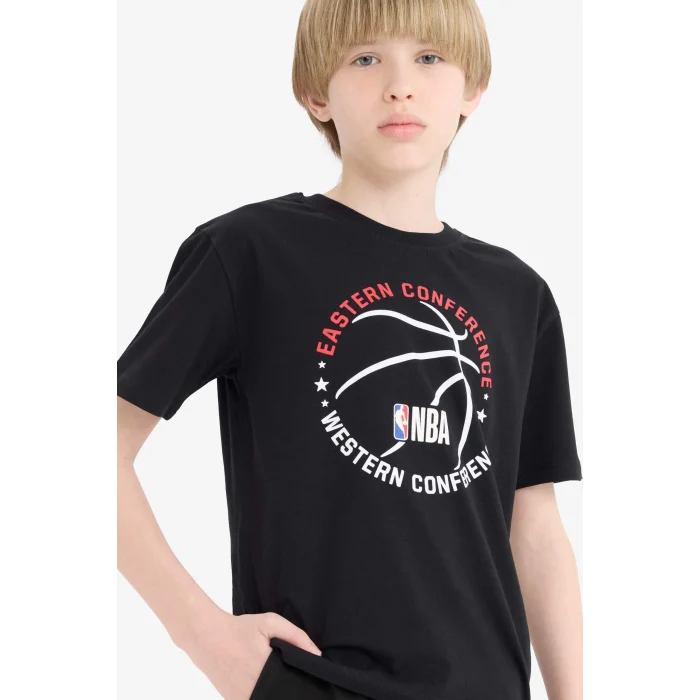 Defacto E4835 Siyah Erkek Çocuk NBA Wordmark Bisiklet Yaka Kısa Kollu Tişört