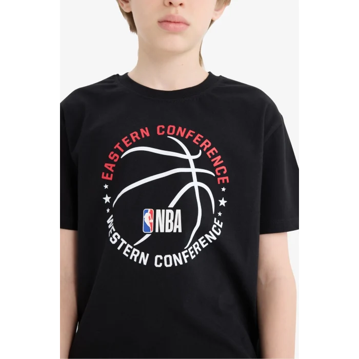 Defacto E4835 Siyah Erkek Çocuk NBA Wordmark Bisiklet Yaka Kısa Kollu Tişört