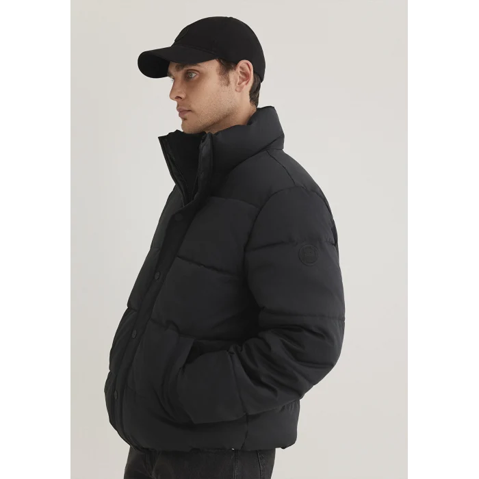 Mavi 0110474-900 Dik Yaka Siyah Mont