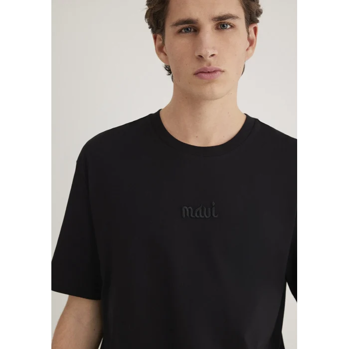 Mavi 0610100-900 Mavi Naskışlı Siyah Tişört