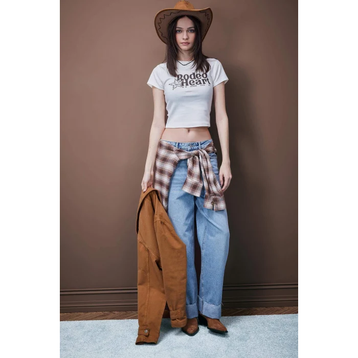 Defacto E4684 Beyaz Coool Fitted Bisiklet Yaka Baskılı Ribana Crop Kısa Kollu Tişört