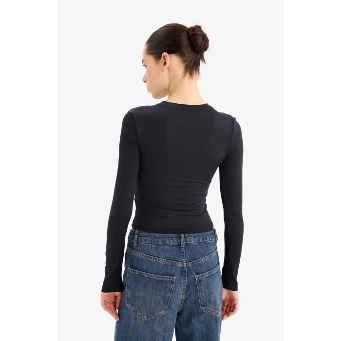 Defacto D0199 Siyah 	Fitted Vücuda Oturan Bisiklet Yaka Basic Düz Uzun Kollu Tişört