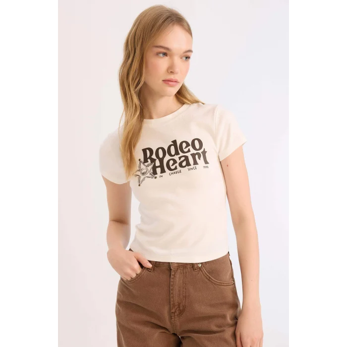 Defacto E4684 Beyaz Coool Fitted Bisiklet Yaka Baskılı Ribana Crop Kısa Kollu Tişört