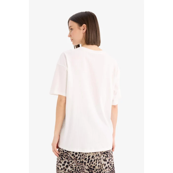 Defacto D9608 Beyaz Oversize Geniş Kalıp Bisiklet Yaka Baskılı Kısa Kollu Tişört