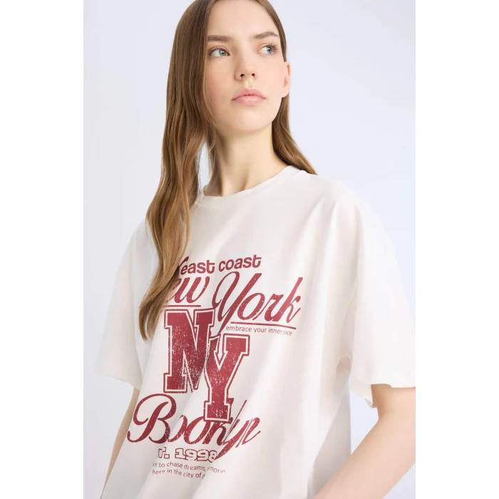 Defacto E5993 Beyaz Oversize Geniş Kalıp Bisiklet Yaka Baskılı Kısa Kollu Tişört