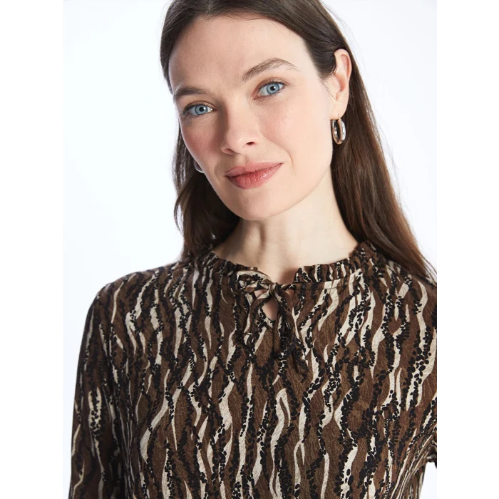 LCW Grace Kahverengi Bağlamalı Yaka Desenli Kadın Tişört