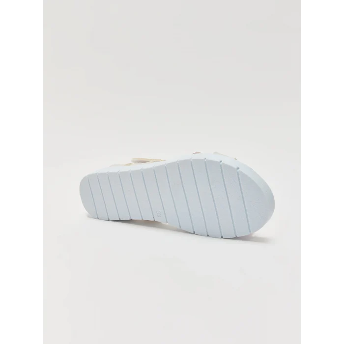 LCW STEPS Beyaz Deri Görünümlü Kız Çocuk Sandalet