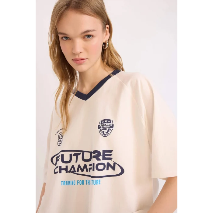 Defacto E4621 Beyaz Coool Oversize Geniş Kalıp V Yaka Sırt Baskılı Kısa Kollu Tişört