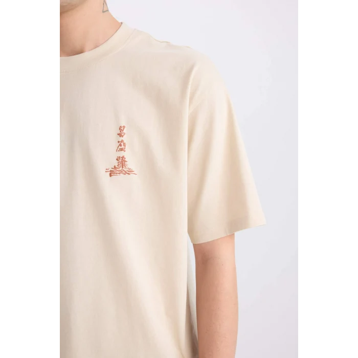 Defacto E0906 Bej %100 Pamuk Boxy Fit Bisiklet Yaka Sırt Baskılı Kısa Kollu Tişört