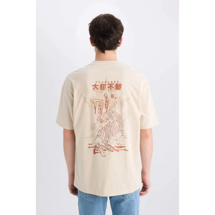 Defacto E0906 Bej %100 Pamuk Boxy Fit Bisiklet Yaka Sırt Baskılı Kısa Kollu Tişört