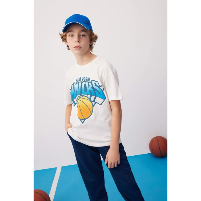 Defacto B6821 Ekru Erkek Çocuk NBA New York Knicks Oversize Geniş Kalıp Bisiklet Yaka Kısa Kollu Tişört