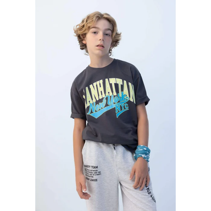 Defacto C3901 Antrasit Erkek Çocuk Oversize Geniş Kalıp Bisiklet Yaka Baskılı Kısa Kollu Tişört