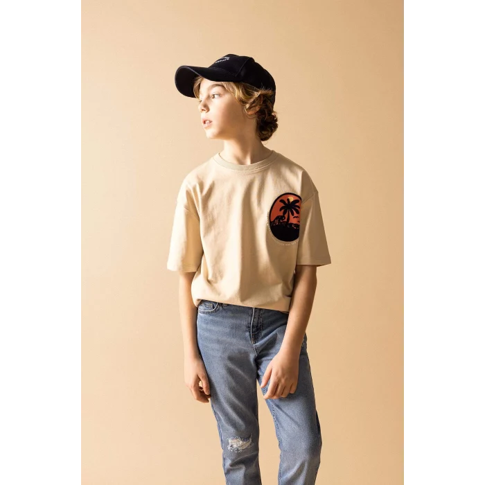 Defacto B8892 Bej Erkek Çocuk Oversize Geniş Kalıp Bisiklet Yaka Baskılı Kısa Kollu Tişört