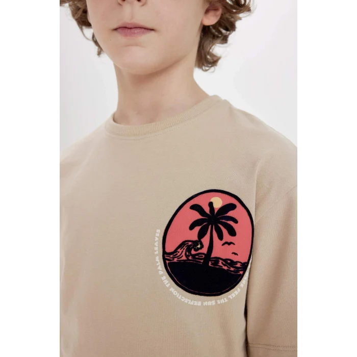 Defacto B8892 Bej Erkek Çocuk Oversize Geniş Kalıp Bisiklet Yaka Baskılı Kısa Kollu Tişört