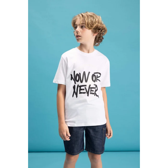 Defacto C6258 Beyaz Erkek Çocuk Bisiklet Yaka Renk Şekil Değiştiren Basklı Kısa Kollu Tişört