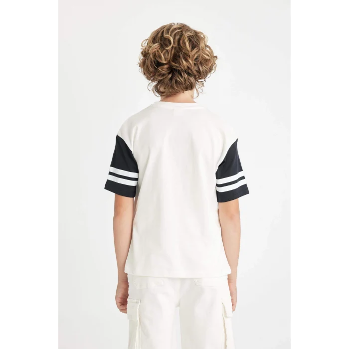 Defacto C3898 Ekru Erkek Çocuk Oversize Geniş Kalıp Bisiklet Yaka Baskılı Kısa Kollu Tişört