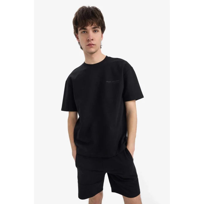 Defacto B8674 Siyah Slim Fit Dar Kesim Dar Paça Basic Düz Şort