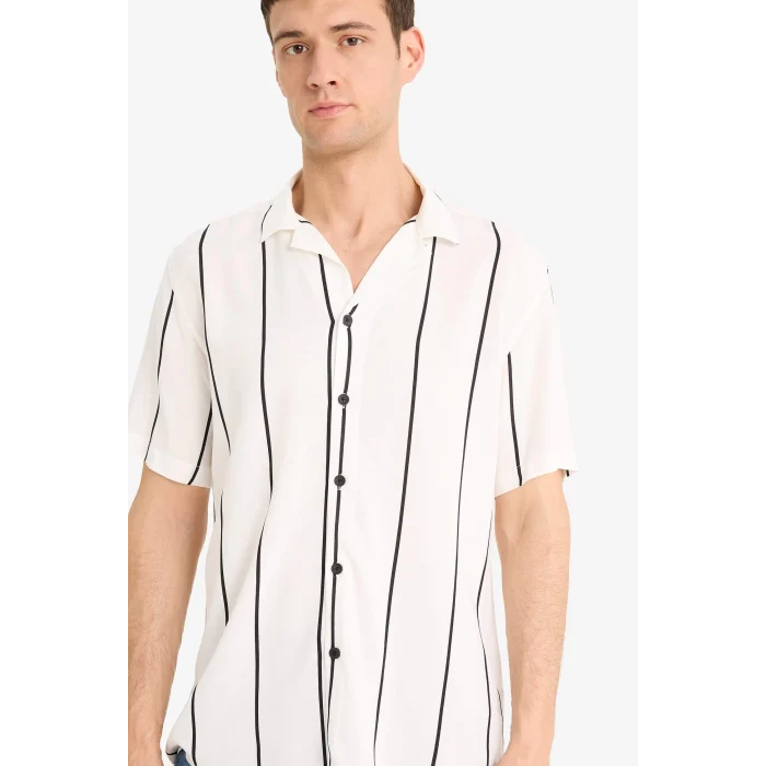 Defacto E2559 Beyaz Regular Fit Apaş Yaka Çizgili Yazlık Kısa Kollu Gömlek