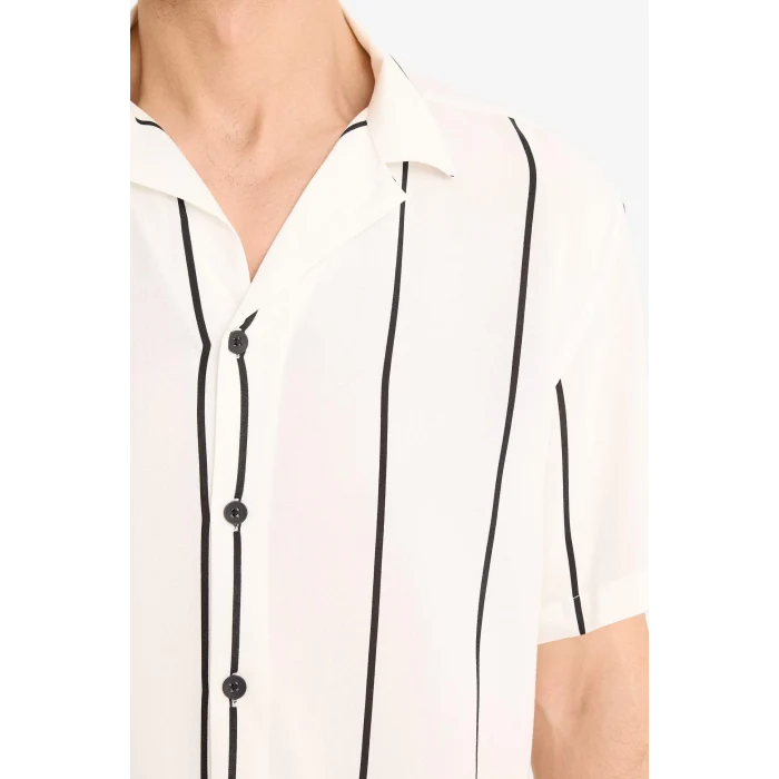 Defacto E2559 Beyaz Regular Fit Apaş Yaka Çizgili Yazlık Kısa Kollu Gömlek