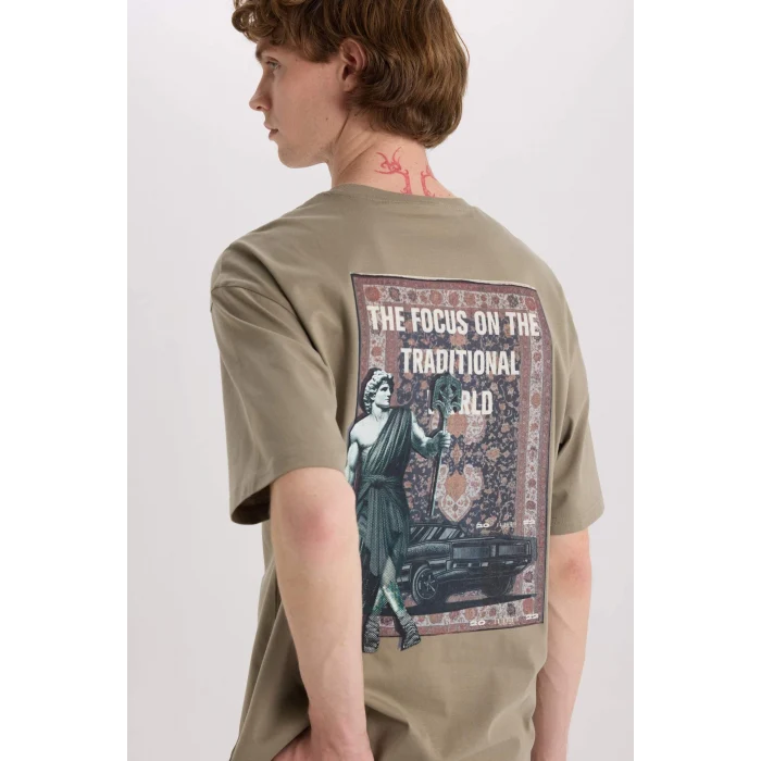 Defacto E4543 Haki %100 Pamuk Boxy Fit Bisiklet Yaka Sırt Baskılı Kısa Kollu Tişört