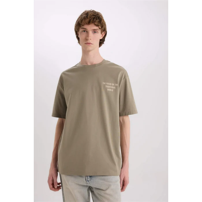 Defacto E4543 Haki %100 Pamuk Boxy Fit Bisiklet Yaka Sırt Baskılı Kısa Kollu Tişört