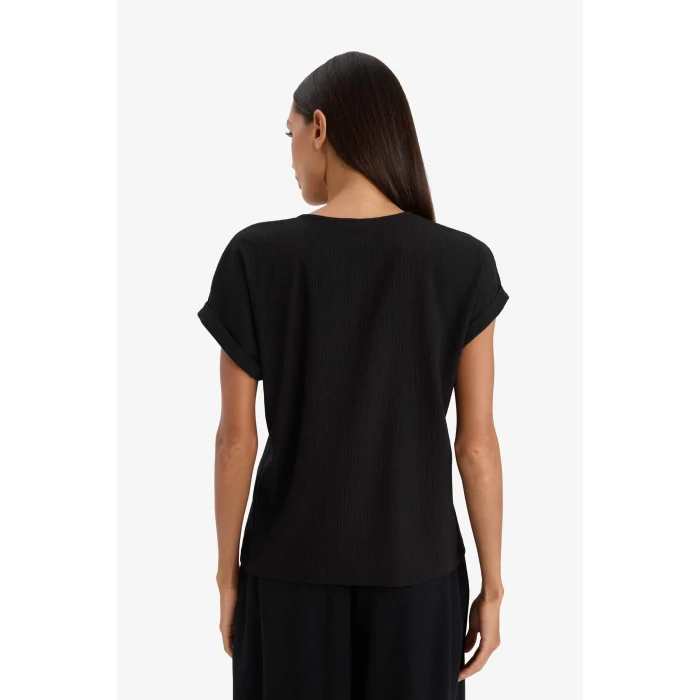 Defacto F2767 Siyah Bağcıklı Yaka Bürümcük Kısa Kollu Siyah Tişört