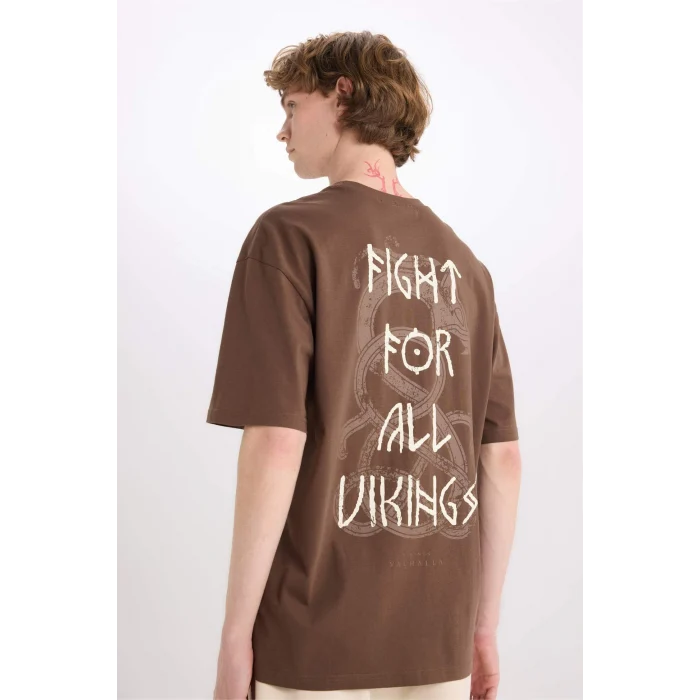 Defacto E3279 Kahve %100 Pamuk Vikings Valhalla Boxy Fit Bisiklet Yaka Sırt Baskılı Kısa Kollu Tişört