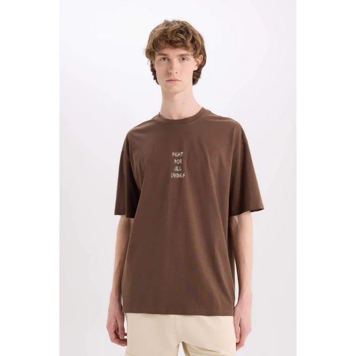 Defacto E3279 Kahve %100 Pamuk Vikings Valhalla Boxy Fit Bisiklet Yaka Sırt Baskılı Kısa Kollu Tişört