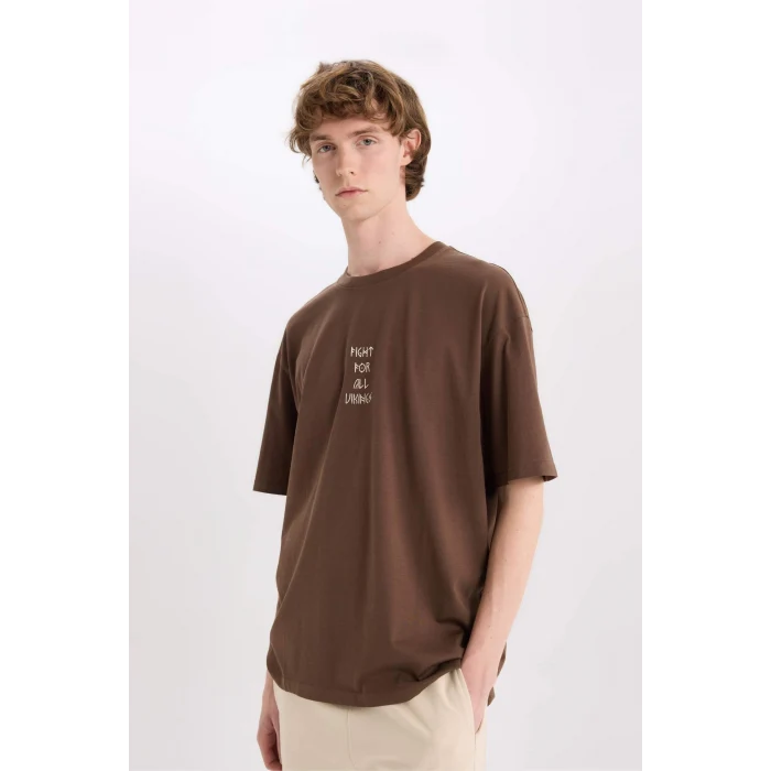 Defacto E3279 Kahve %100 Pamuk Vikings Valhalla Boxy Fit Bisiklet Yaka Sırt Baskılı Kısa Kollu Tişört