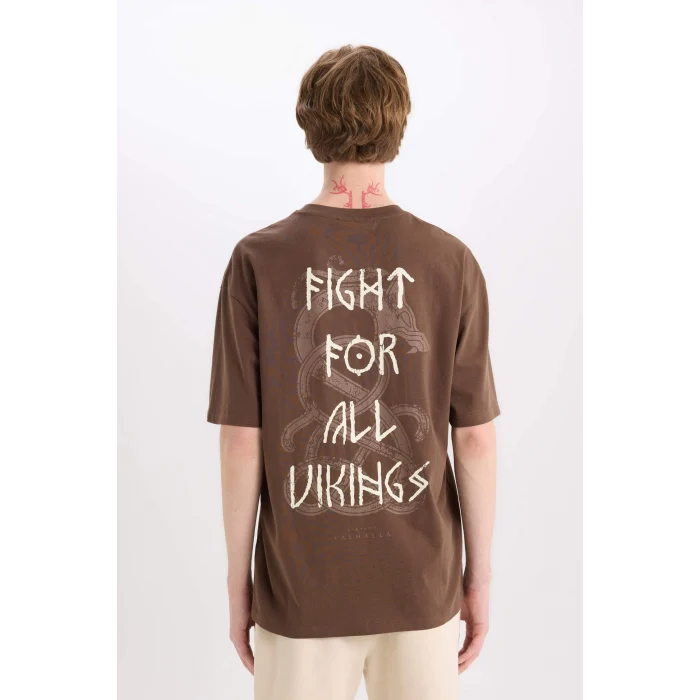 Defacto E3279 Kahve %100 Pamuk Vikings Valhalla Boxy Fit Bisiklet Yaka Sırt Baskılı Kısa Kollu Tişört