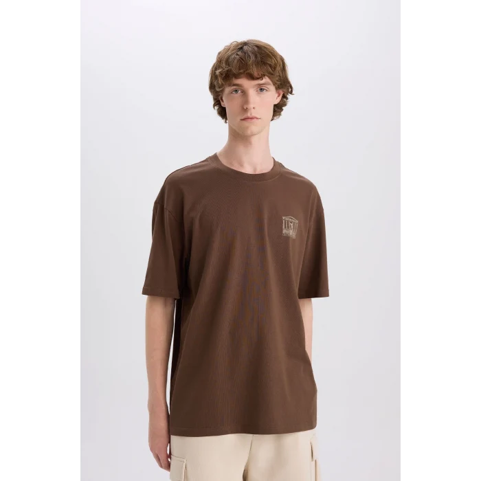 Defacto E4539 Kahve %100 Pamuk Boxy Fit Bisiklet Yaka Sırt Baskılı Kısa Kollu Tişört
