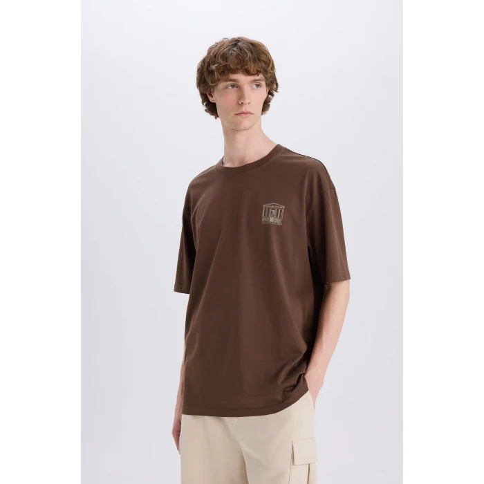 Defacto E4539 Kahve %100 Pamuk Boxy Fit Bisiklet Yaka Sırt Baskılı Kısa Kollu Tişört