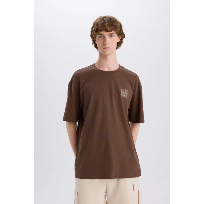 Defacto E4539 Kahve %100 Pamuk Boxy Fit Bisiklet Yaka Sırt Baskılı Kısa Kollu Tişört