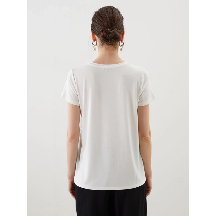 LCWAIKIKI Classic Ekru Bisiklet Yaka Kelebek İşlemeli Kadın Tişört