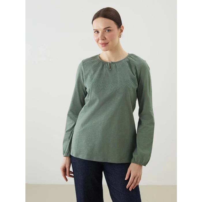 LCW Grace Yeşil Bisiklet Yaka Nakışlı Kadın Tişört