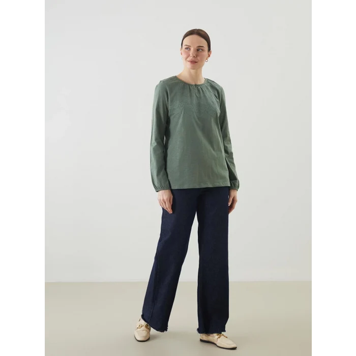 LCW Grace Yeşil Bisiklet Yaka Nakışlı Kadın Tişört