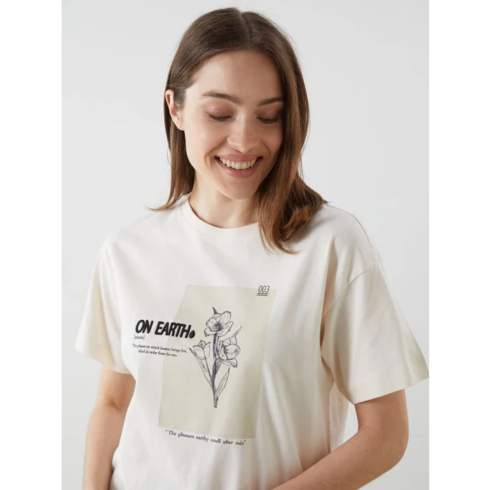 LCW Comfort Bej Bisiklet Yaka Baskılı Kadın Tişört