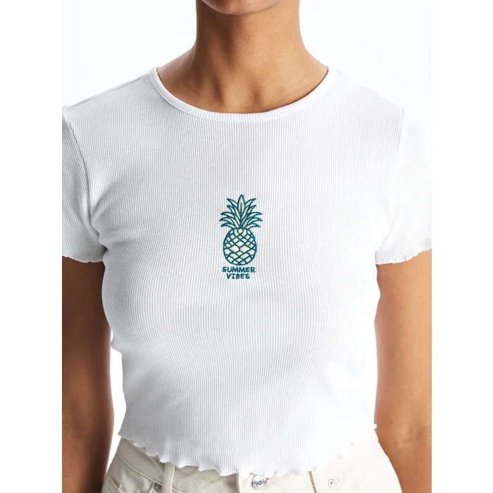 XSIDE Beyaz Bisiklet Yaka Ananas Nakışlı Kadın Tişört