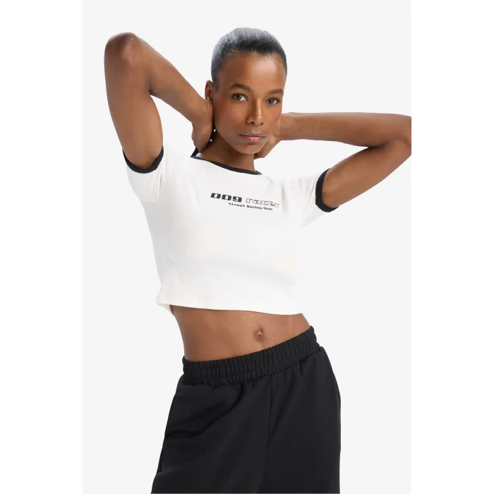 Defacto E4796 Ekru DeFactoFit Slim Fit Dar Kesim Bisiklet Yaka Baskılı Sporcu Ribana Kısa Kollu Tişört