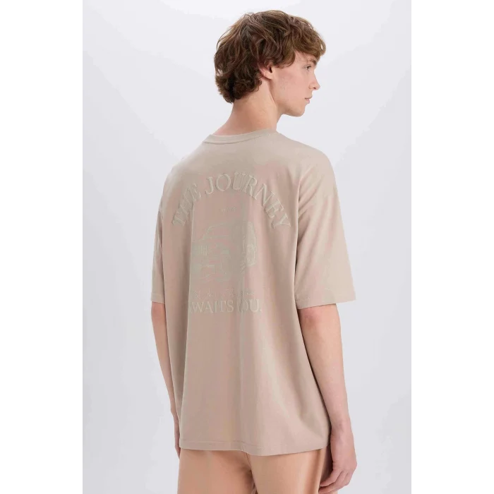 Defacto E3798 Bej %100 Pamuk Oversize Geniş Kalıp Bisiklet Yaka Sırt Baskılı Kısa Kollu Tişört